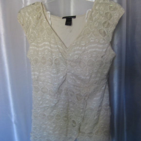 JNJ Cream Lace Like V Neck Cap Sleeve Shirt Sz 14-16 98% Nylon/2% Spandex NWNT - Picture 1 of 5